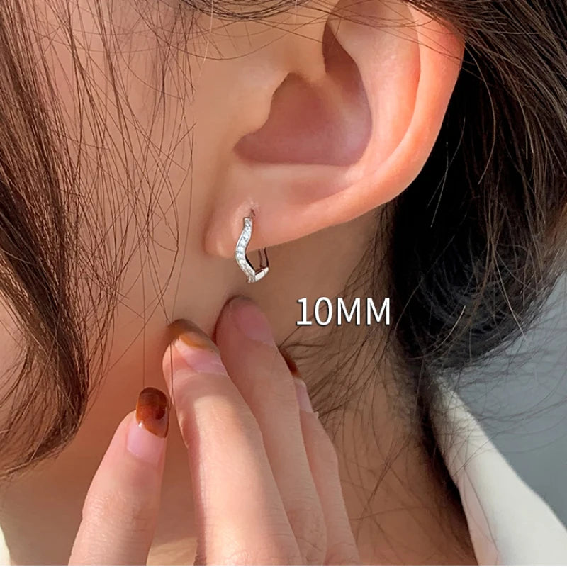 Minimal Wave Hoop Earrings