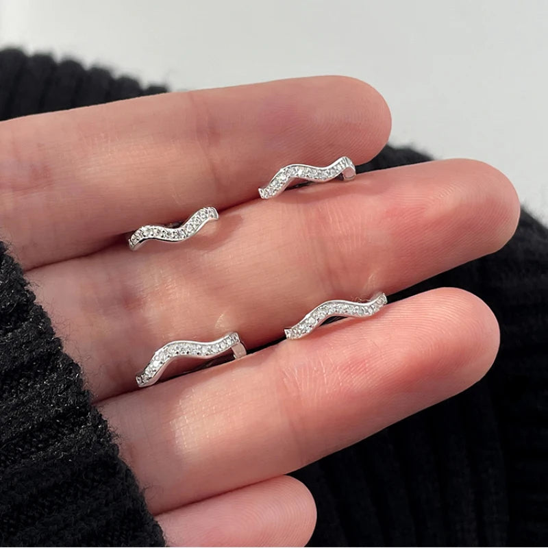 Minimal Wave Hoop Earrings